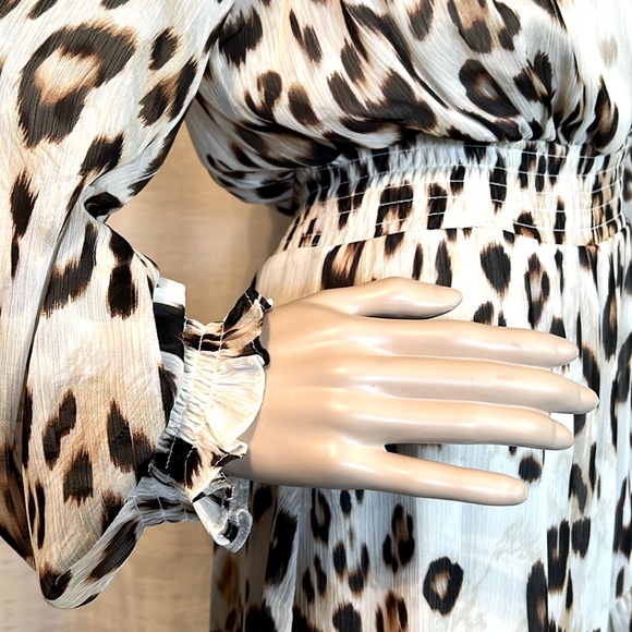 DNKY Size 10 EUC Animal Print Long Sleeve V-Neck Tiered Chiffon Dress (0120) - Picture 4 of 11